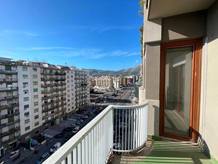 Appartamento con 5 locali in affitto in Viale Leonardo da Vinci, Uditore Leonardo Da Vinci Alta, Palermo