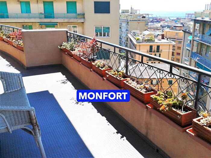 Appartamento con 6 locali in affitto in Corso Ferdinando Magellano, Sampierdarena, Genova