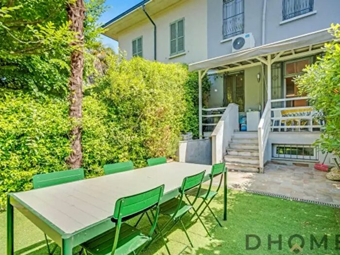 Casa con 6 locali in vendita in Via Melchiorre Gioia, Milano