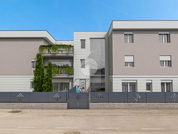 Appartamento trilocale in vendita in Via Giorgio Almirante, Centro, San Giovanni Lupatoto