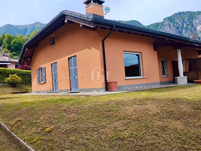 Casa con 5 locali in vendita in Via Castello, Griante