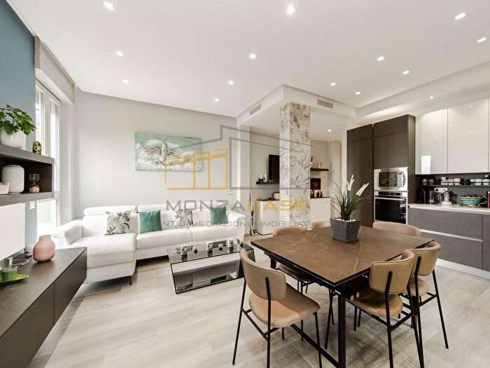 Appartamento trilocale in vendita in Via Cavallotti, Monza