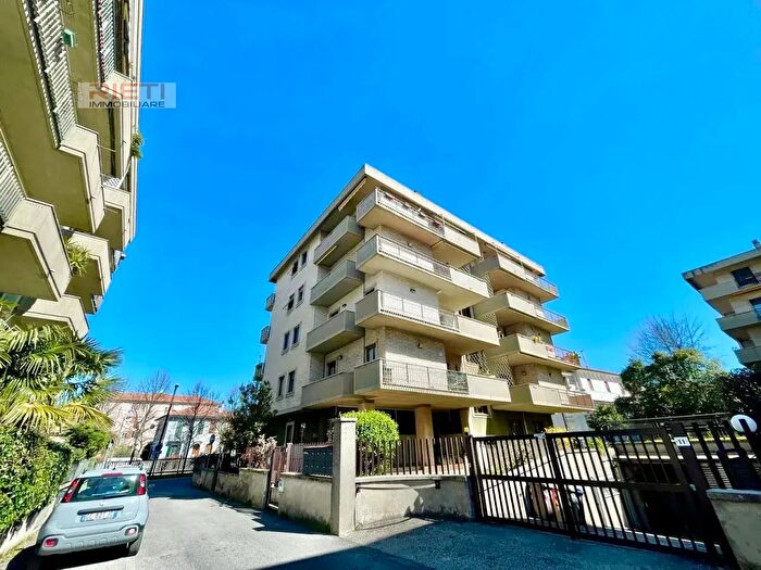 Appartamento con 5 locali in vendita in Via Tito, Rieti