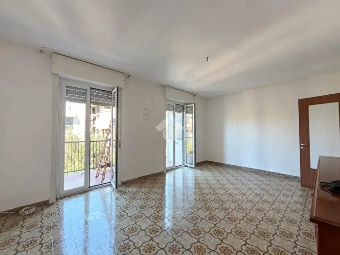 Appartamento trilocale in vendita in Via Peppino Impastato, Napoli