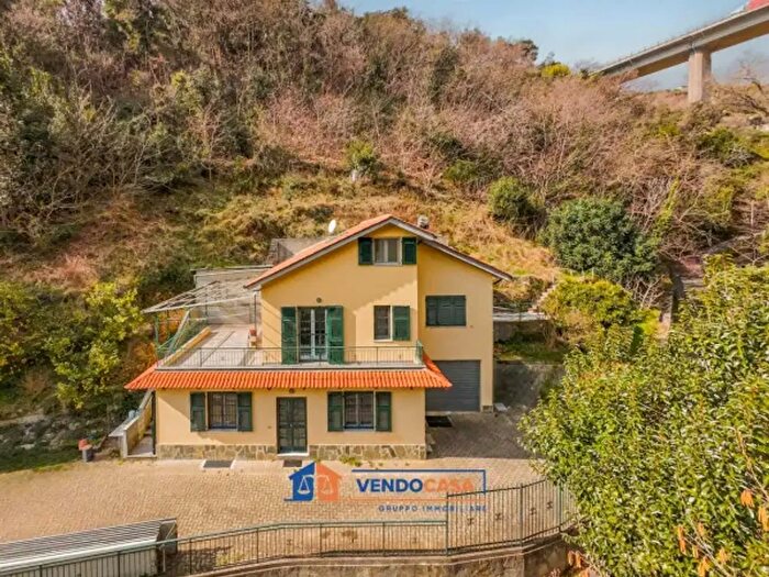 Casa con 6 locali in vendita in Via Ronco, Cogoleto