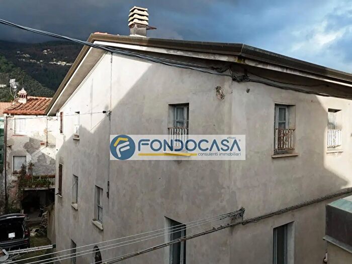 Casa con 10 locali in vendita in Via Giovanni Minzoni, Massa