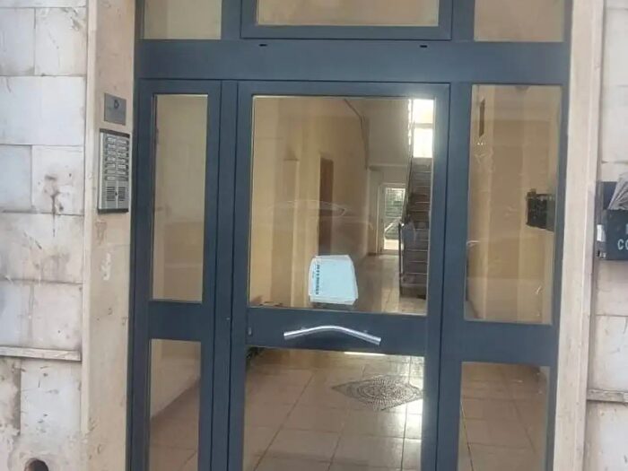Appartamento trilocale in vendita in Via Trieste, Taranto