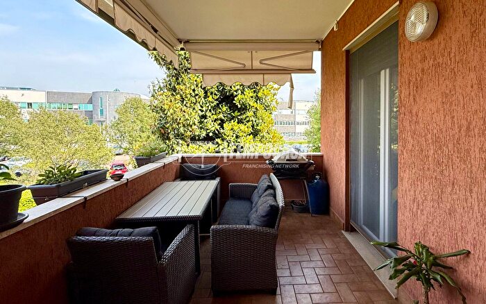 Appartamento trilocale in vendita in Via Osnago, Lomagna