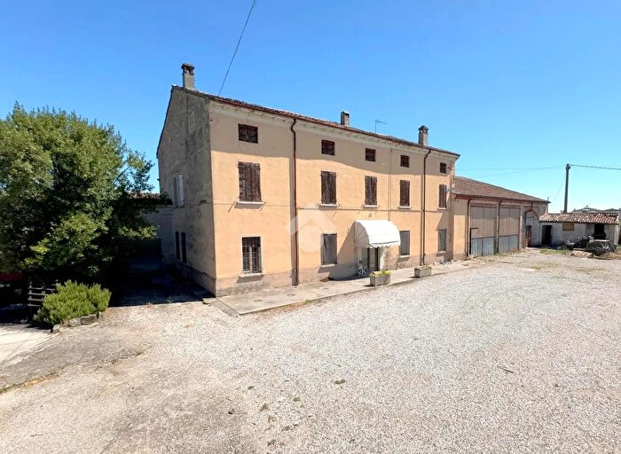 Casa con 6 locali in vendita in Strada per Molino, Guidizzolo