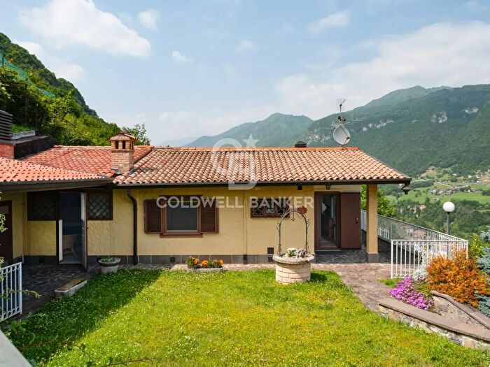 Appartamento con 7 locali in vendita in Via Manzoni, Sovere
