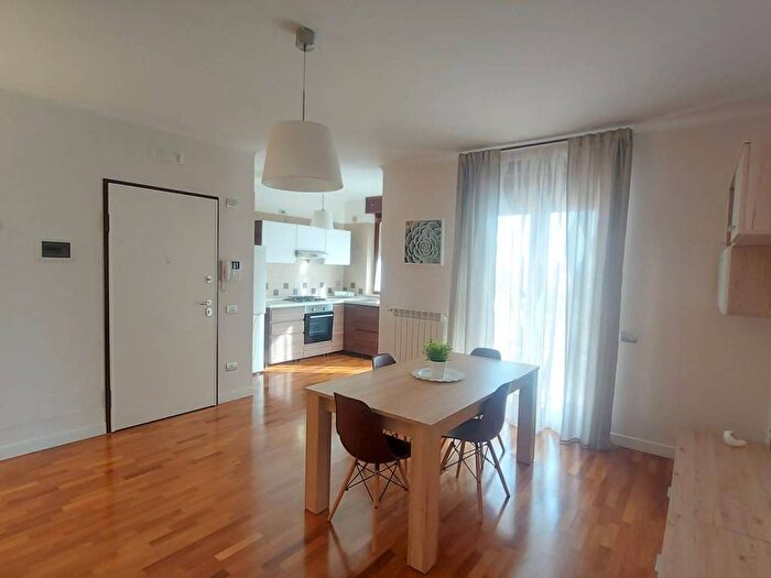 Appartamento trilocale in affitto in Via Giorgio Almirante, Macchia Gialla Ordona Sud, Foggia