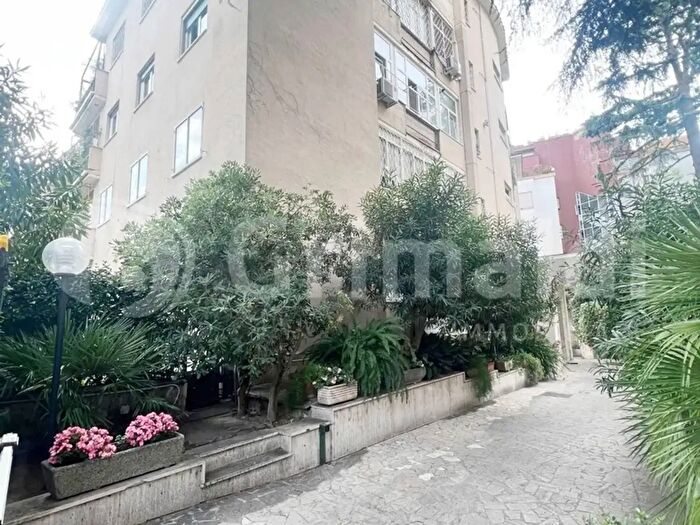 Appartamento con 5 locali in vendita in Via San Lucio, Roma