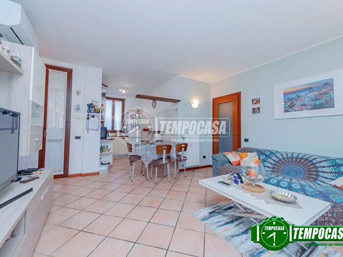 Appartamento bilocale in vendita in Via Luigi Einaudi, Vernate