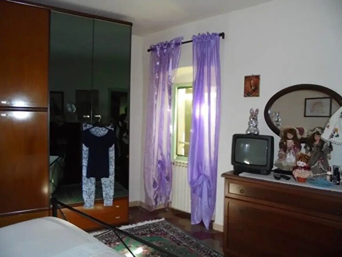 Casa con 6 locali in vendita in Massa