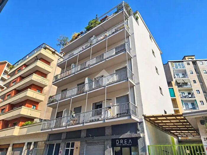 Appartamento trilocale in vendita in Via Pomaro, Torino