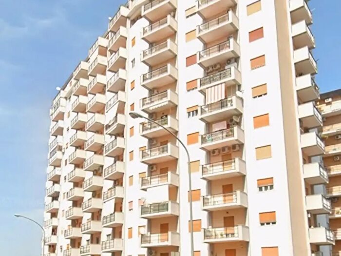 Appartamento con 5 locali in vendita in Via Giuseppe Arcoleo, Palermo