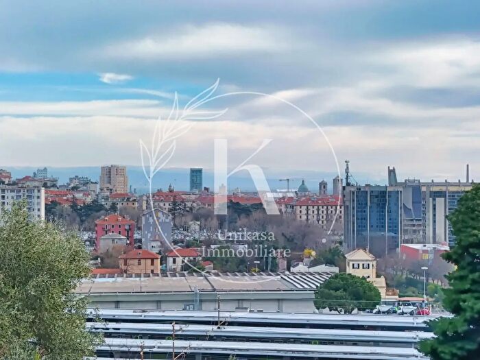 Appartamento con 6 locali in vendita in Via Clelia Corradini, Savona