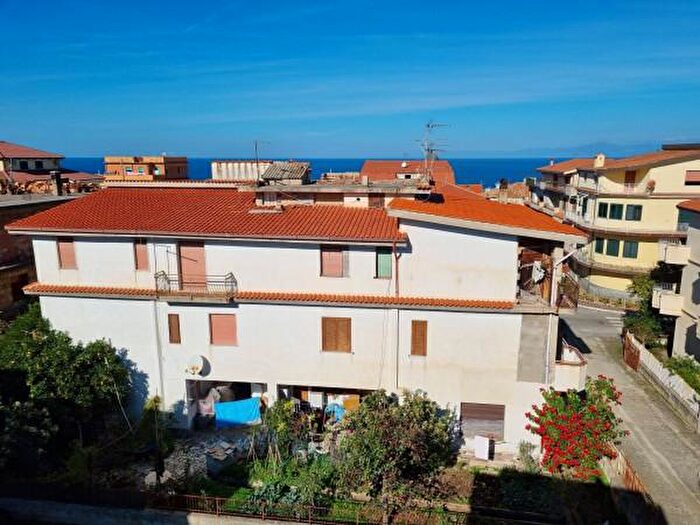 Appartamento trilocale in vendita in Via Gabriele dAnnunzio, Briatico