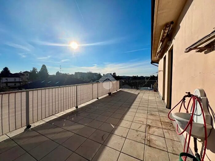 Appartamento trilocale in vendita in Via Cadore, Varese