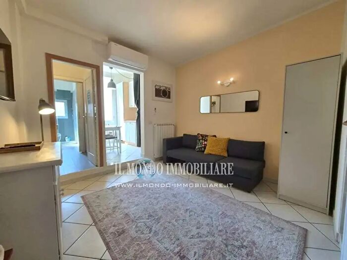 Appartamento trilocale in vendita in Via Romana, Firenze