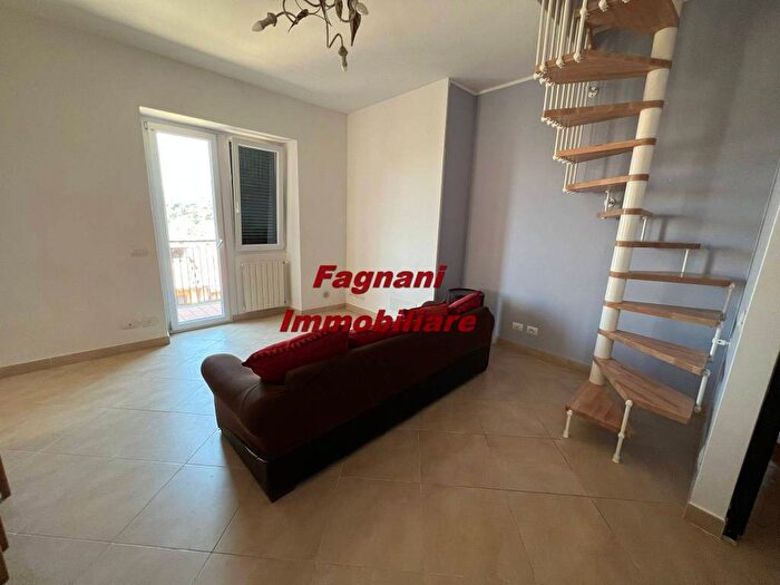 Appartamento trilocale in affitto in Via Camillo Meda, Centro Storico, Velletri