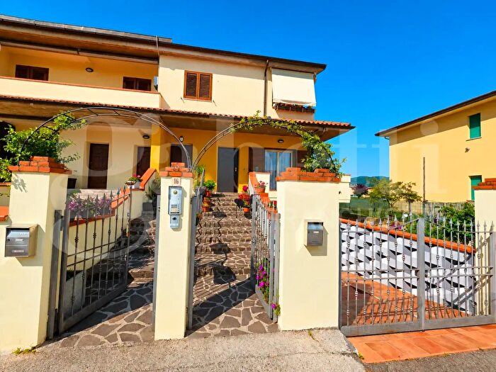 Appartamento con 5 locali in vendita in Via Alessandro Fiumi, Assisi