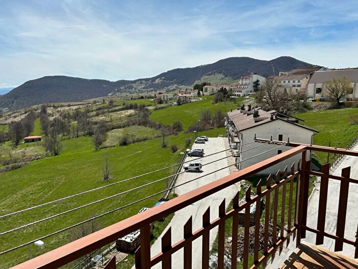 Appartamento quadrilocale in vendita in Via Risorgimento Capracotta Isernia, Capracotta