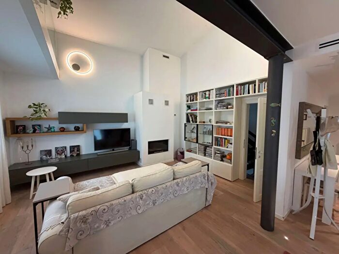 Casa con 8 locali in vendita in Viale Meduna, Pasiano Di Pordenone