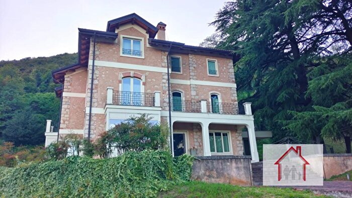 Casa con 6 locali in vendita in Via Alessandro Rossi, Piovene Rocchette