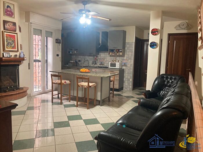 Casa con 10 locali in vendita in Parma