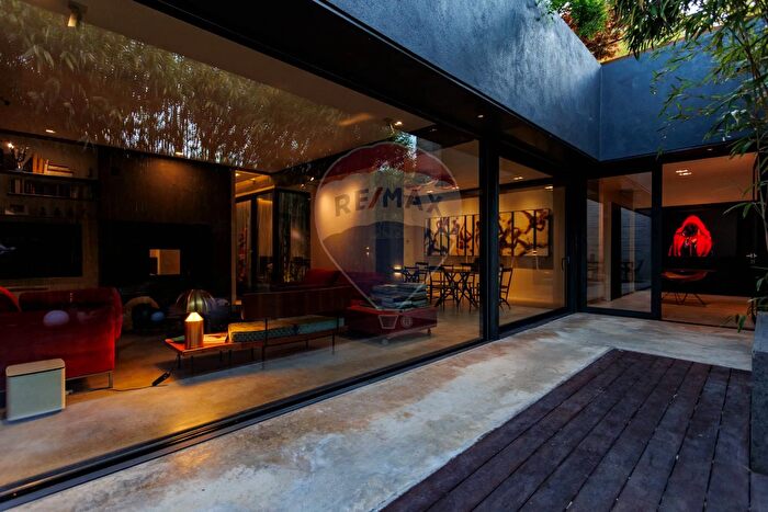 Casa con 8 locali in vendita in Via Ischia di Castro, Roma