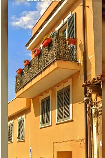 Casa con 7 locali in vendita in Via Giacomo Leopardi, Catania