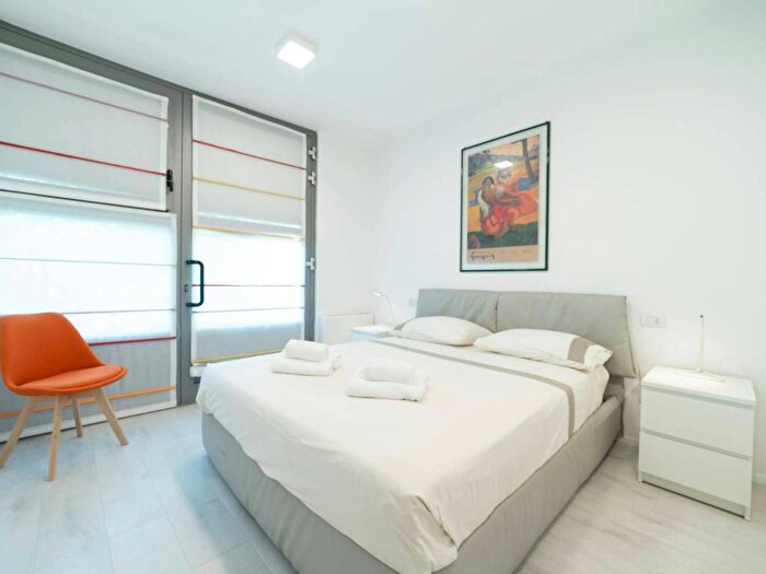 Appartamento trilocale in affitto in Via Giovanni Enrico Pestalozzi, Barona, Milano