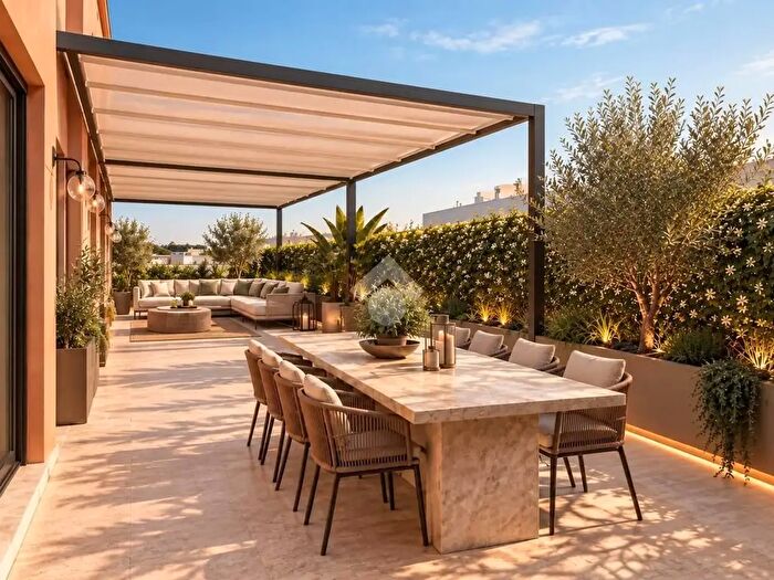 Appartamento con 6 locali in vendita in Via Livio Andronico, Roma