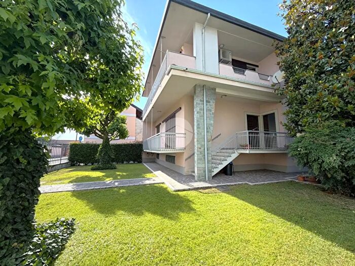 Casa con 5 locali in vendita in Via Pace, Santo Stefano Ticino