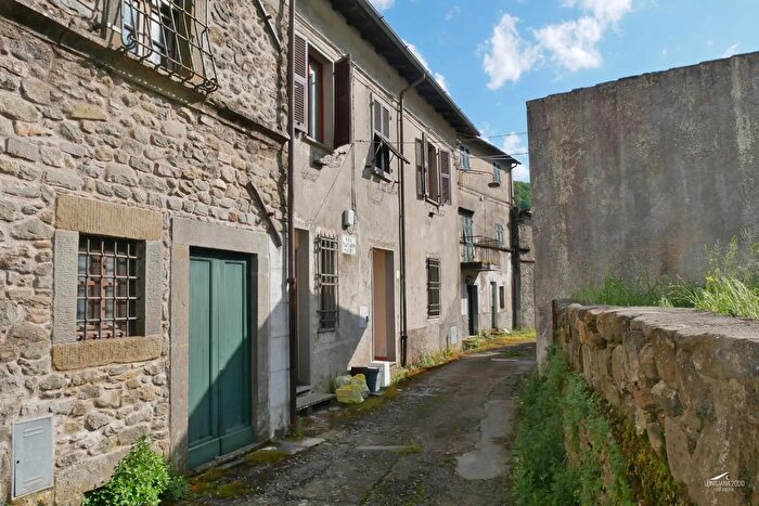Casa quadrilocale in vendita in Fivizzano