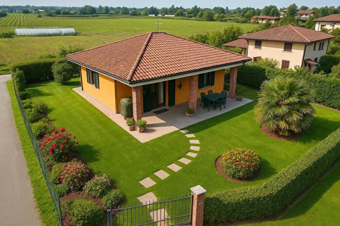 Casa con 5 locali in vendita in Strada Acqui di Cabanette, Alessandria