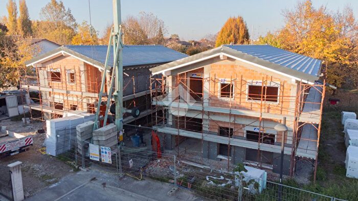 Casa quadrilocale in vendita in Via Contrada, Correggio
