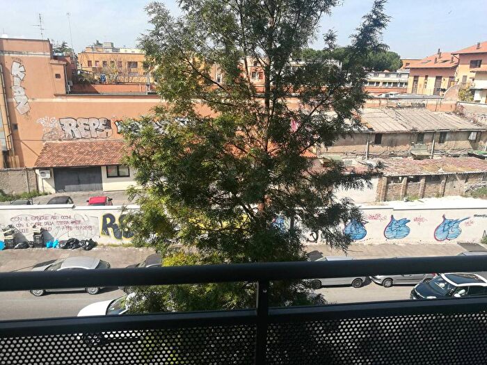 Appartamento trilocale in affitto in Via dei Marrucini, San Lorenzo, Roma