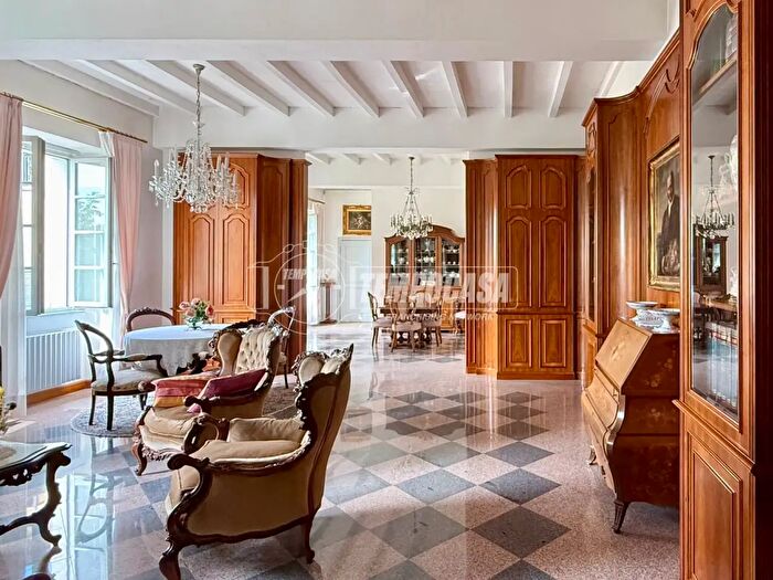 Appartamento quadrilocale in vendita in Via SantAmbrogio, Merate