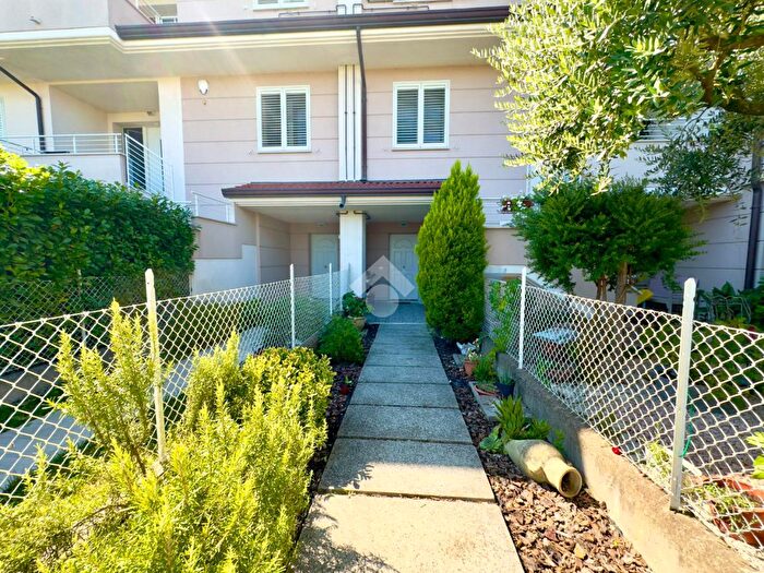 Appartamento quadrilocale in vendita in Via delle Rose, Gatteo