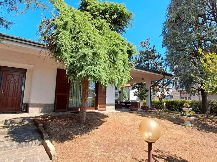 Casa quadrilocale in vendita in Busto Garolfo