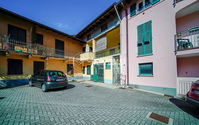 Appartamento trilocale in vendita in Via Zeni, Jerago Con Orago