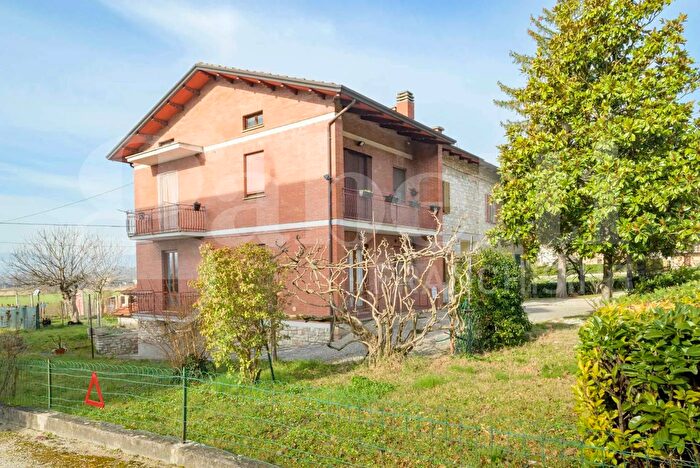 Appartamento quadrilocale in vendita in Via dei Cinque Colli, Gubbio