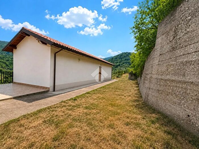 Casa quadrilocale in vendita in San Bernardino, Stroncone