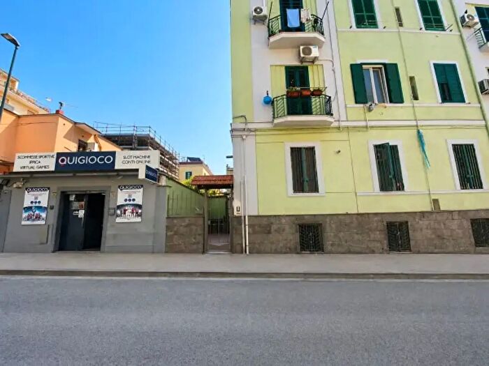 Appartamento bilocale in vendita in Via Silio Italico, Napoli