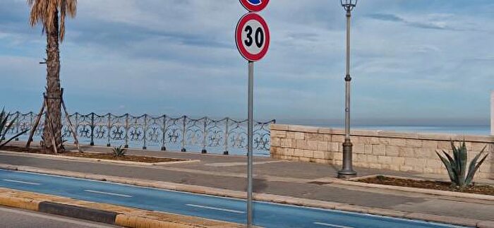 Appartamento bilocale in vendita in Lungomare Cristoforo Colombo, Trani