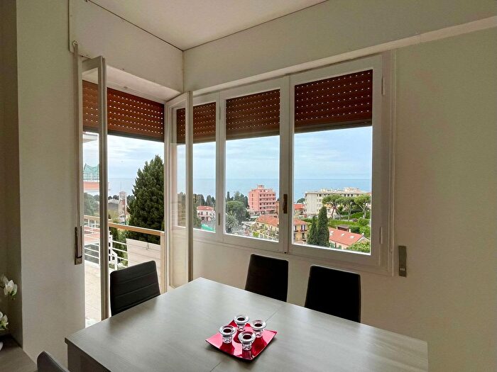 Appartamento con 5 locali in vendita in Sanremo