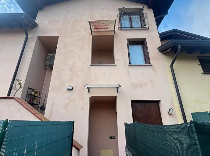 Appartamento trilocale in vendita in Via Don Carlo Ceriana Figliaro Co Italia, Beregazzo Con Figliaro