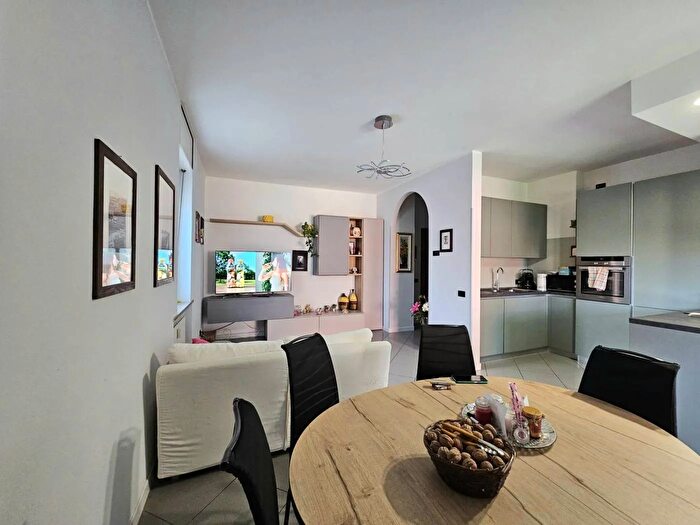 Appartamento quadrilocale in vendita in Via Mornago, San Fermo Della Battaglia